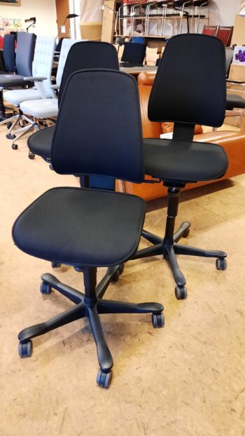Kinnarps 6110 - sort stof - Billede 2