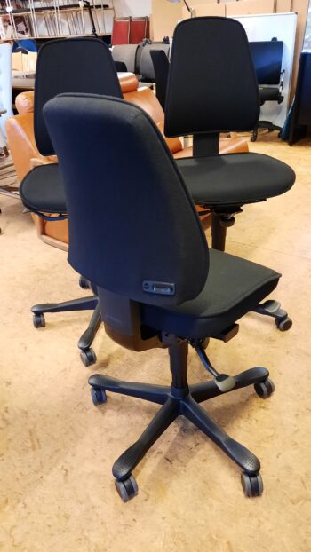 Kinnarps 6110 - sort stof - Billede 3