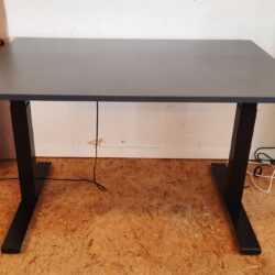 Kinnarps hæve-/sænkebord str. 120x80cm.