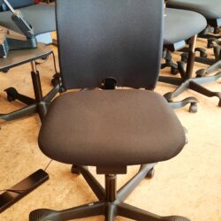HÅG model 4100 i flot stand - kort gaspatron.