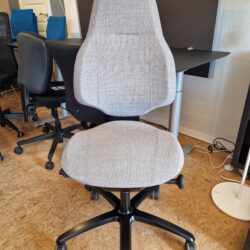 RH Mereo 220 i flot stand - gråt stof.