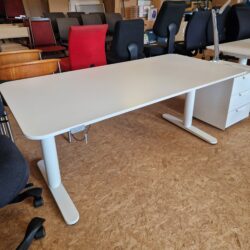 Ikea Bekant hæve-/sænkebord str. 160x80cm.
