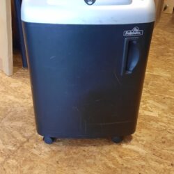 Fellowes makulator
