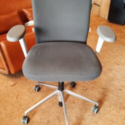 Vitra ID Trim Soft med gråt stof.