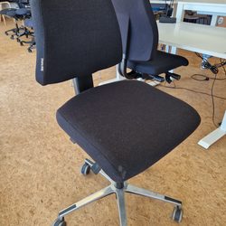Duba B8 kontorstol med kort rygstykke - sort